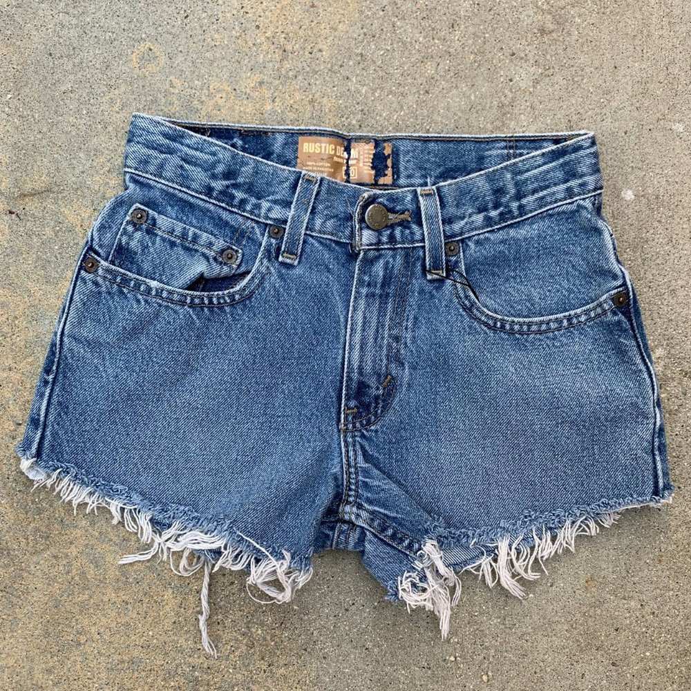 #VTG26MW1 Vintage Size: 26 - Medium Wash